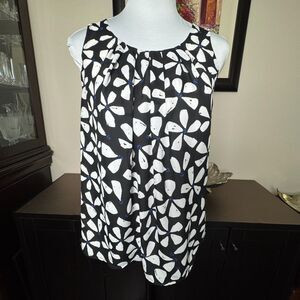 ELLE Top Sz S Black White Floral Pleated Round Neck Sleeveless Back Keyhole